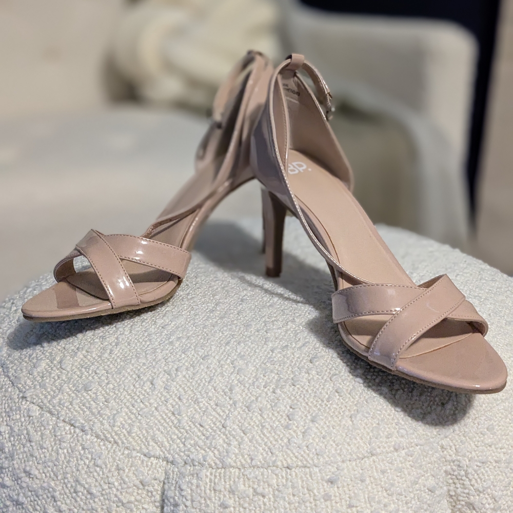 BP Tan Heels Minimalist Design
